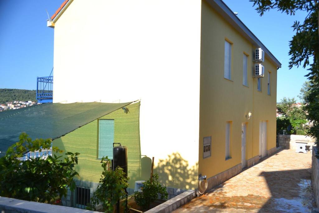 Planikovica Apartments Трогир Екстериор снимка
